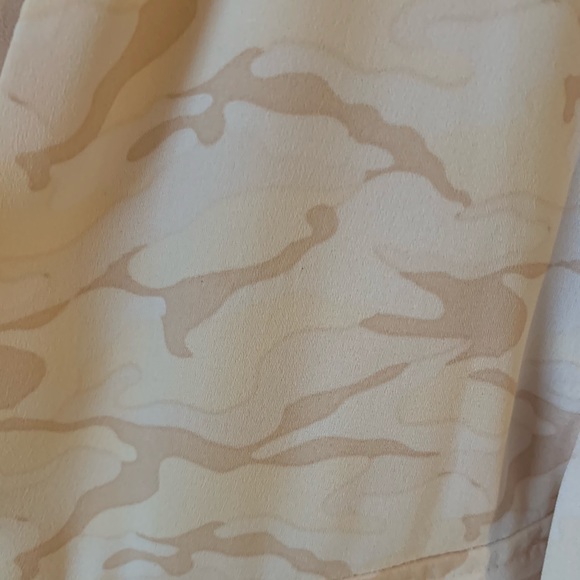 Cream camouflage blouse. Size L (brand:Rachel Roy) - Picture 10 of 11